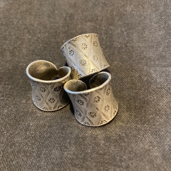 Ring - Picture 2 of 3